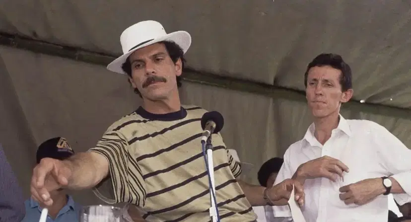 COnsejo de estado sombrero Carlos Pizarro ¿Por qué el Consejo de Estado suspendió el reconocimiento al sombrero de Carlos Pizarro?