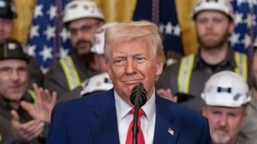 Donald Trump argumentó por qué la IA debe pasar a llamarse Súper Inteligencia Donald Trump ordena renombrar la inteligencia artificial en EE. UU.: ahora será 'Super Inteligencia'
