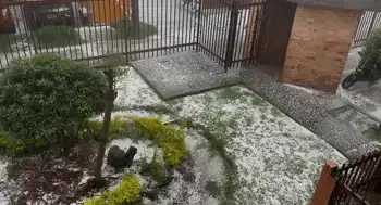 Granizadas y lluvias fuertes seguirán en Bogotá en octubre y noviembre, según el Idiger. Bogotá tendrá más granizadas en octubre y noviembre, tras la que tumbó árboles y cerró El Dorado