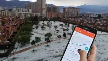 La fuerte granizada afectó la movilidad en varios sectores de Bogotá. Granizada en Bogotá: caos en las vías y se disparan las tarifas de apps tras fuerte aguacero