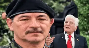 Miguel Uribe Londoño felicitó a De La Espriella por la muerte de alias Robinson. Miguel Uribe Londoño felicitó a De La Espriella por la muerte de alias Robinson.