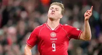 Rasmus Hojlund Mientras Cristiano Ronaldo dejo su selección, Hojlund le anotó a Portugal y celebró como CR7